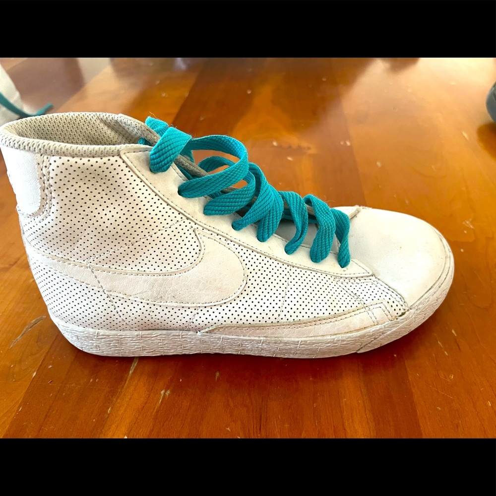 Kids size 2 white Nike Blazers